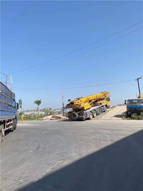 遂宁市25吨吊车的租赁价格大概是多少？