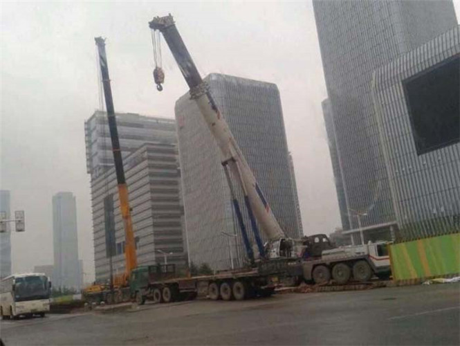 遂宁市“自动找平”—— 吊车的 “平地神器” 技术